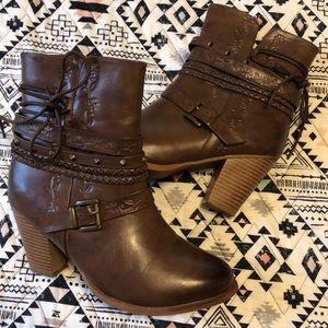 Size 9 heeled boots